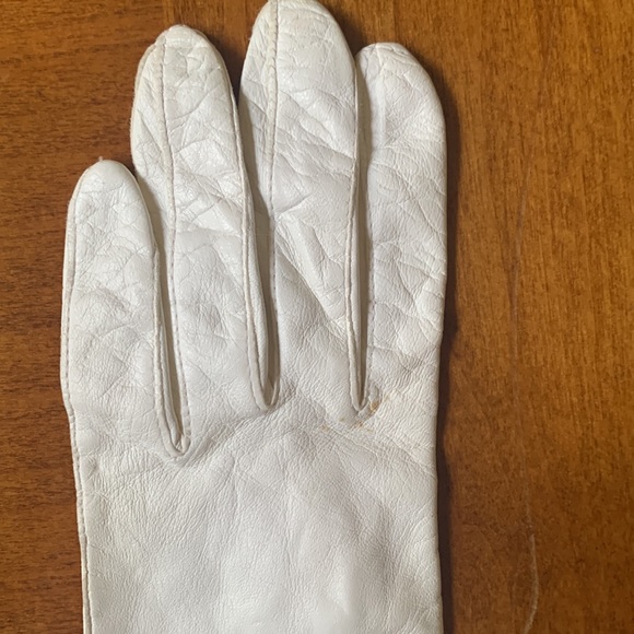 Gloves, women’s, suede/leather? Lined in silk, maybe worn once - Picture 8 of 9